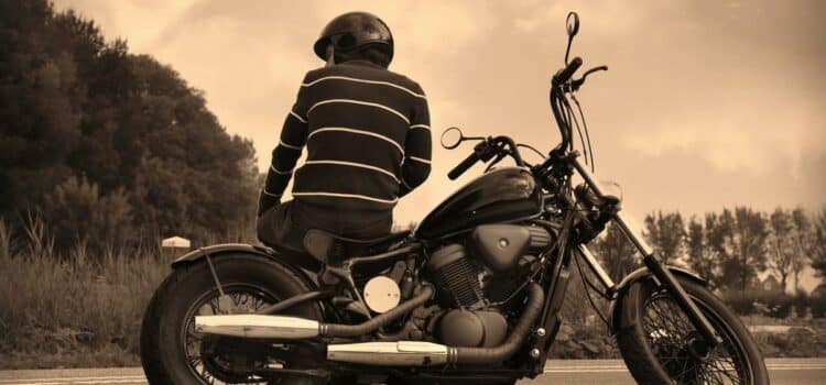 Perché è importante utilizzare abbigliamento motociclistico adeguato?